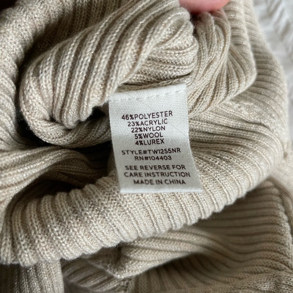 NWOT Blu Pepper Cropped Ribbed Mock Neck Sweater Size M - Picture 4 of 7